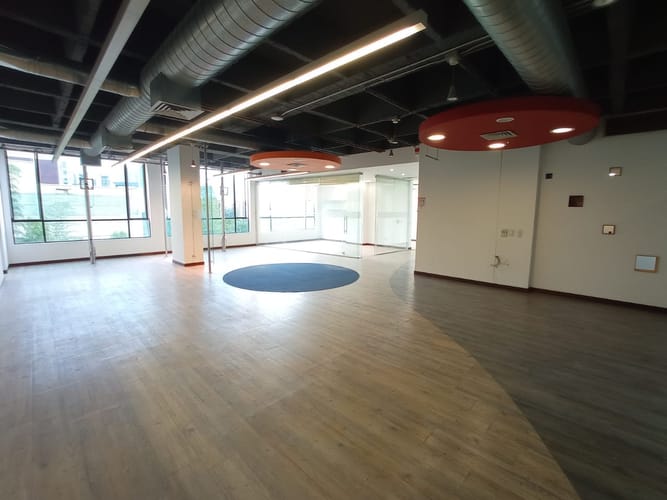 Local en arriendo en Los Balsos, Medellín, 203 m² · foto 3 de 9