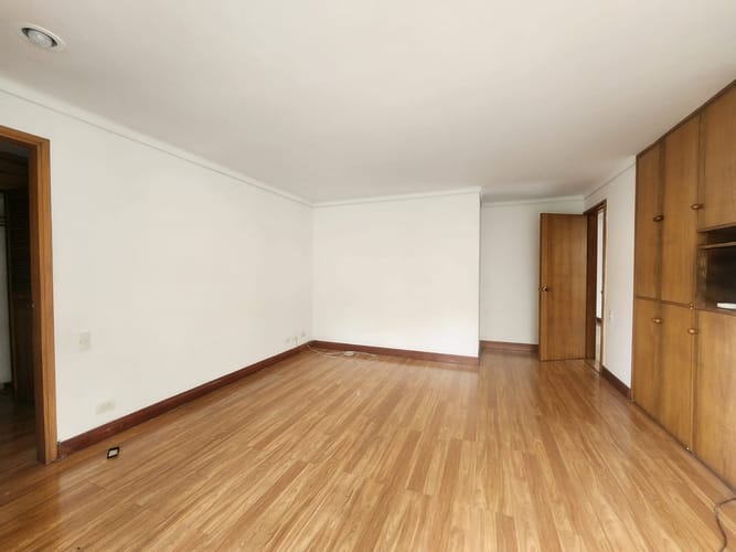 Apartamento de 4 alcobas en arriendo en Los Balsos, Medellín, 200 m² · foto 2 de 9