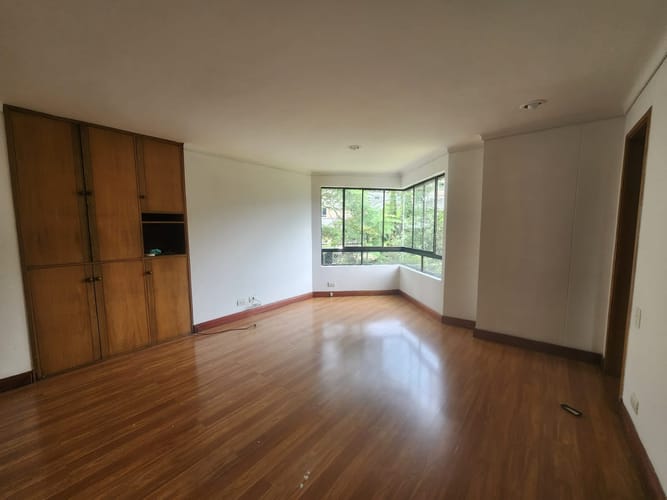 Apartamento de 4 alcobas en arriendo en Los Balsos, Medellín, 200 m² · foto 3 de 9