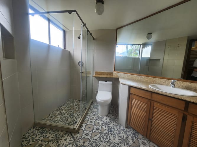 Apartamento de 4 alcobas en arriendo en Los Balsos, Medellín, 200 m² · foto 7 de 9