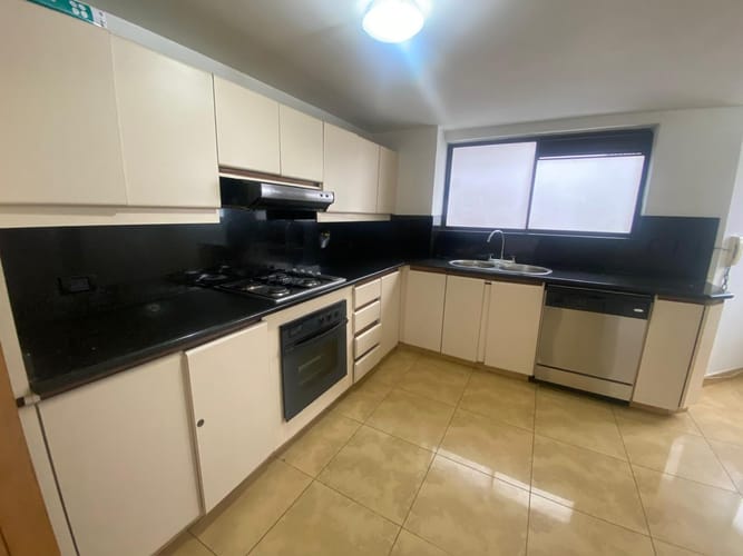Apartamento de 4 alcobas en arriendo en Los Balsos, Medellín, 200 m² · foto 8 de 9