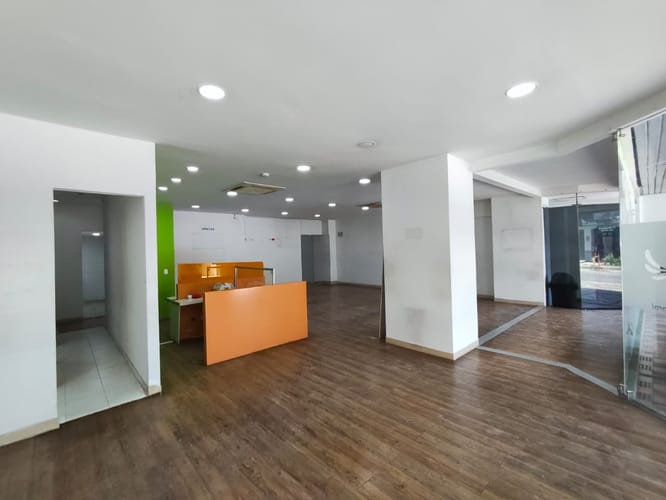 Local en arriendo en Sector Plaza De Bolivar, Pereira, 579 m² · foto 2 de 19