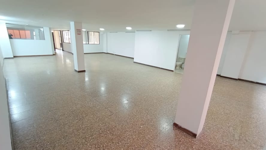 Bodega en arriendo en La América, Medellín, 120 m² · foto 3 de 10