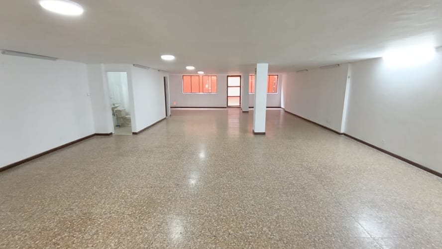 Bodega en arriendo en La América, Medellín, 120 m² · foto 5 de 10