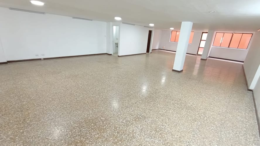 Bodega en arriendo en La América, Medellín, 120 m² · foto 6 de 10