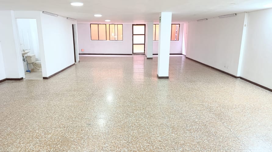 Bodega en arriendo en La América, Medellín, 120 m² · foto 7 de 10