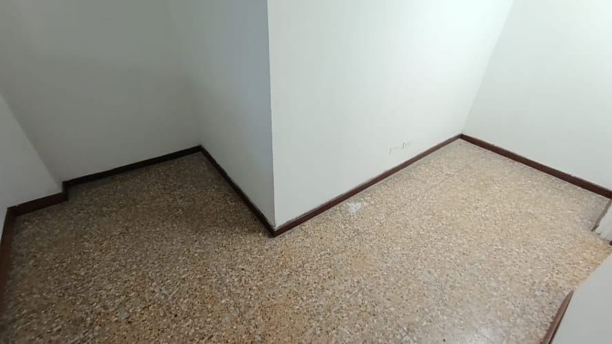 Bodega en arriendo en La América, Medellín, 120 m² · foto 8 de 10