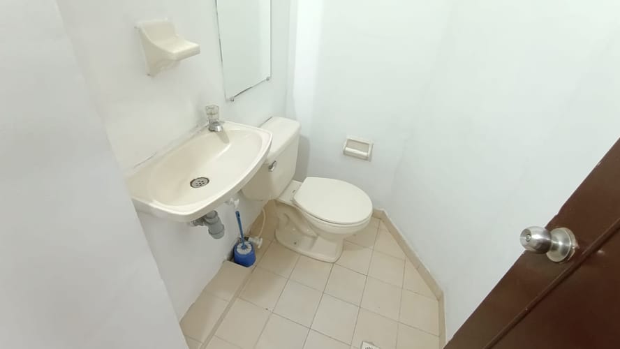 Bodega en arriendo en La América, Medellín, 120 m² · foto 9 de 10