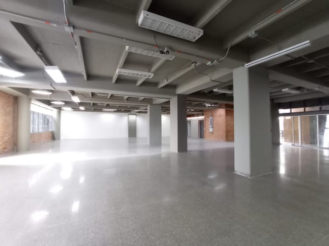 Local en arriendo en Campo Amor, Medellín, 389 m² · foto 2 de 5