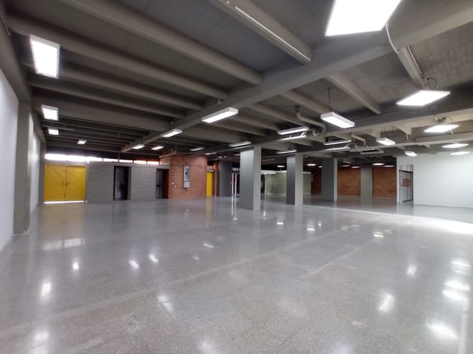 Local en arriendo en Campo Amor, Medellín, 389 m² · foto 4 de 5