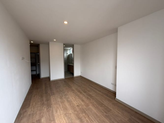 Apartamento de 3 alcobas en arriendo en Villa Carlota, Medellín, 102 m² · foto 2 de 18