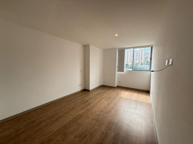 Apartamento de 3 alcobas en arriendo en Villa Carlota, Medellín, 102 m² · foto 4 de 18