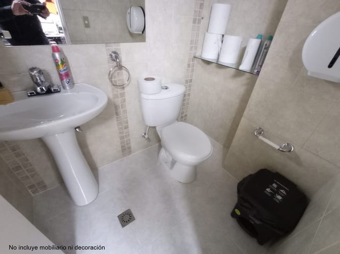 Oficina en arriendo en El Poblado, Medellín, 53 m² · foto 2 de 4