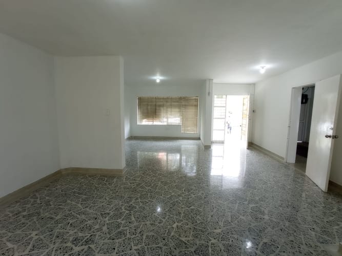 Local en arriendo en Lorena, Medellín, 210 m² · foto 3 de 13