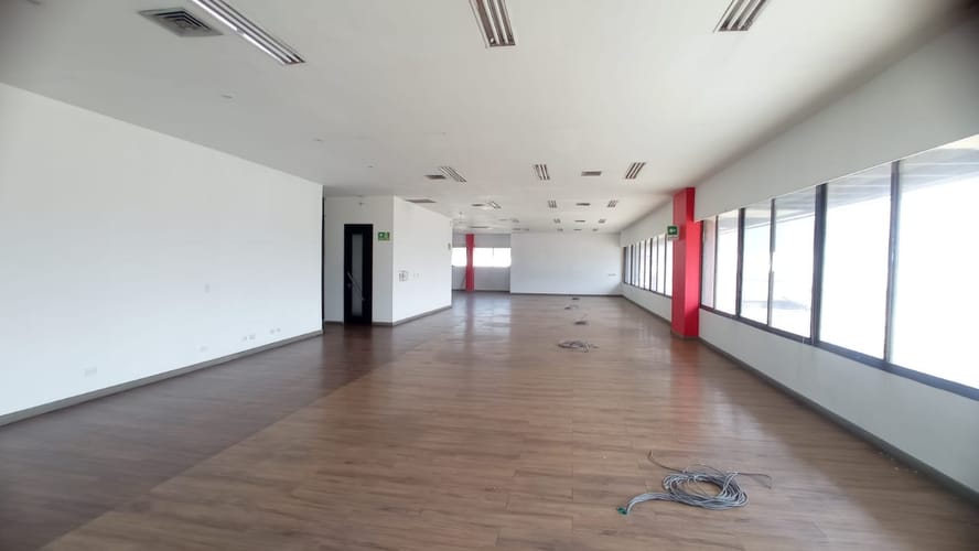 Oficina en arriendo en La Esmeralda, Envigado, 681 m² · foto 4 de 4