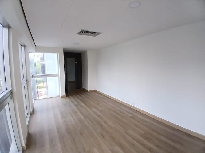 Oficina en arriendo en El Diamante No. 2, Medellín, 41 m² · foto 2 de 8