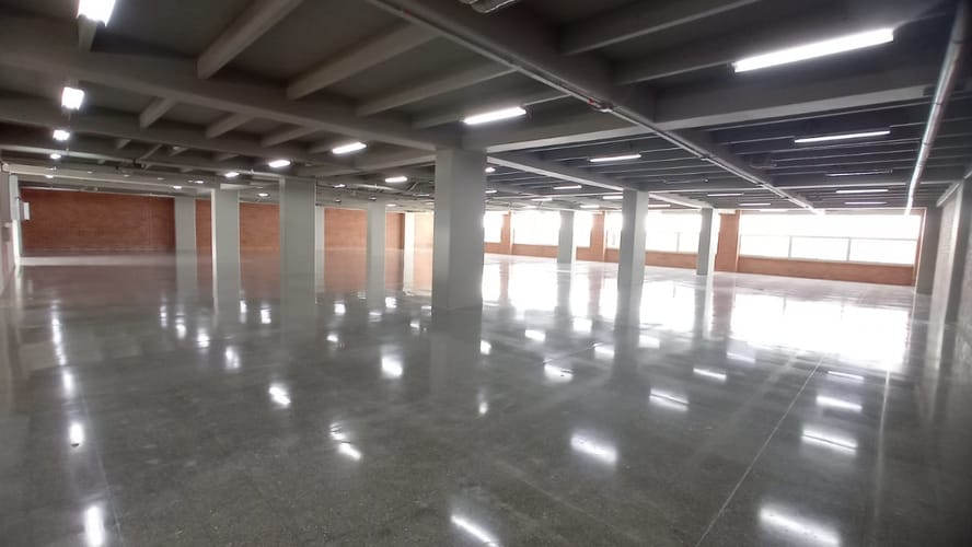 Local en arriendo en Santa Fe, Medellín, 925 m² · foto 4 de 4