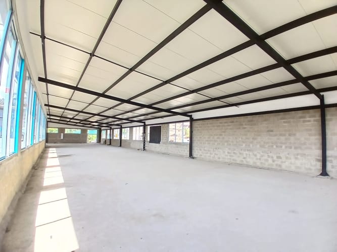 Local en arriendo en Cucaracho, Medellín, 480 m² · foto 2 de 5