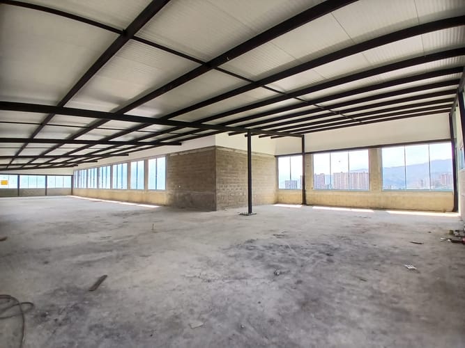 Local en arriendo en Cucaracho, Medellín, 480 m² · foto 3 de 5