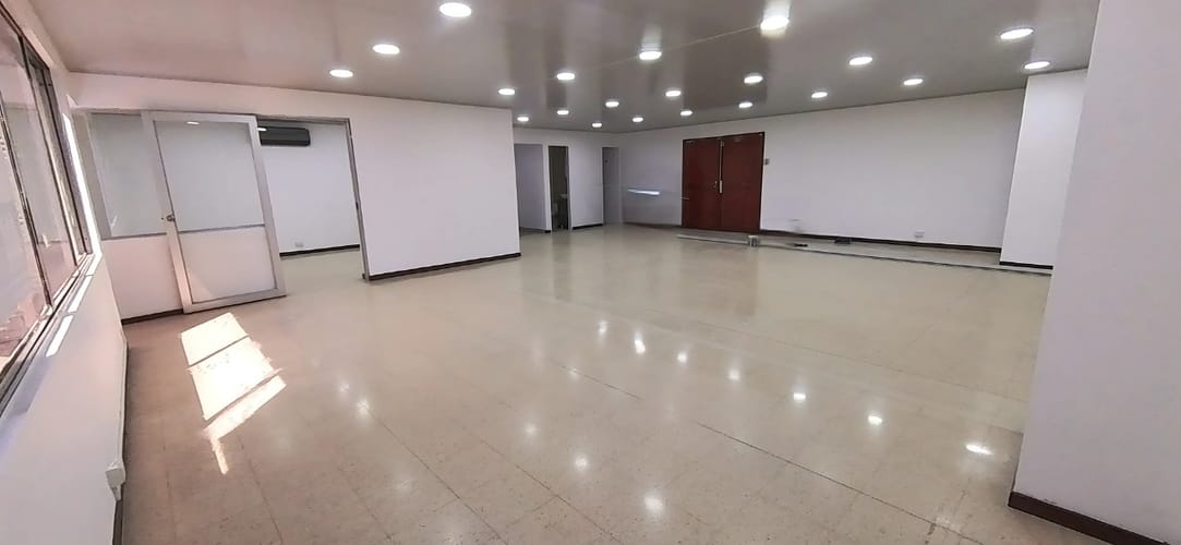 Oficina en arriendo en Guayabal, Medellín, 112 m² · foto 2 de 10