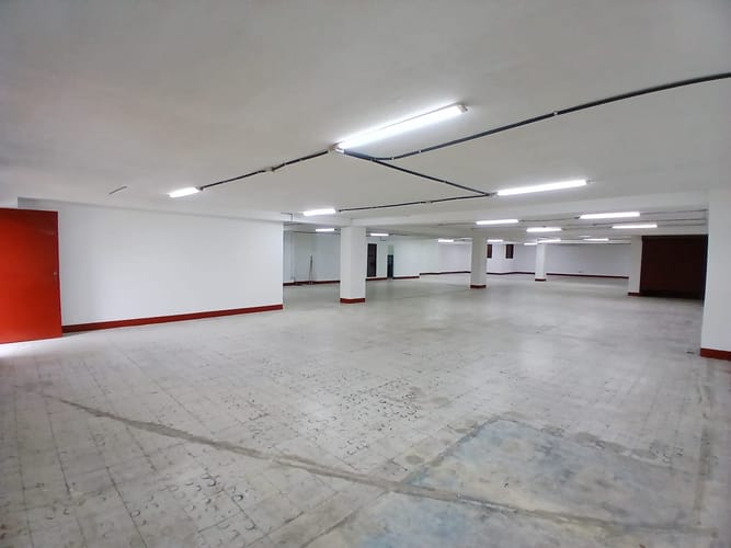 Bodega en arriendo en Caribe, Medellín, 510 m² · foto 2 de 10
