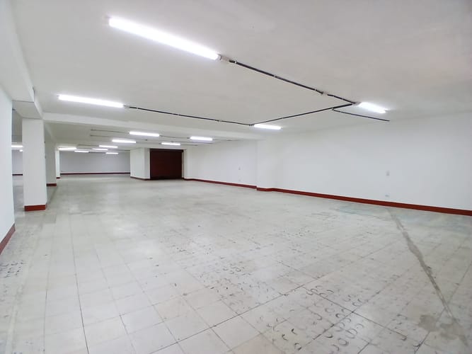Bodega en arriendo en Caribe, Medellín, 510 m² · foto 3 de 10