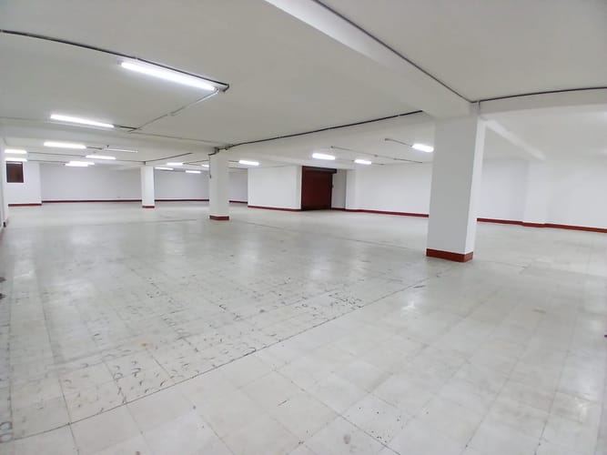 Bodega en arriendo en Caribe, Medellín, 510 m² · foto 4 de 10