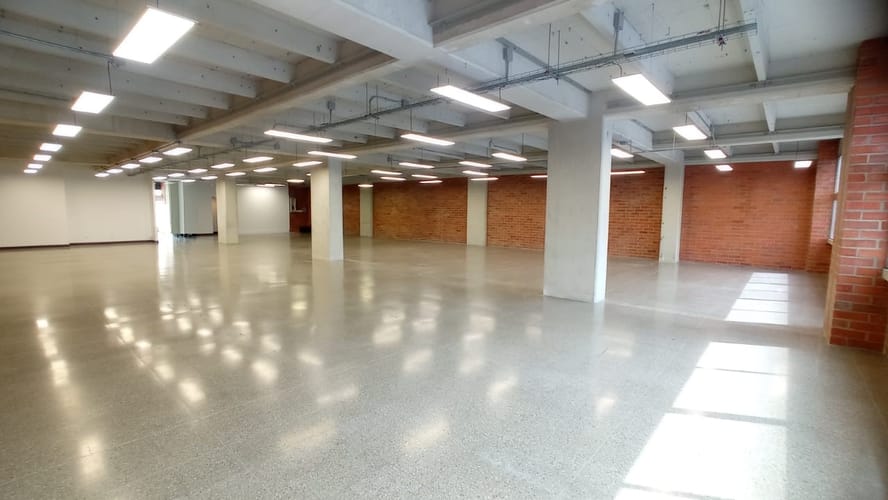 Oficina en arriendo en Campo Amor, Medellín, 462 m² · foto 3 de 8
