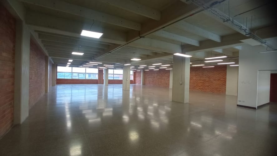Oficina en arriendo en Campo Amor, Medellín, 462 m² · foto 5 de 8