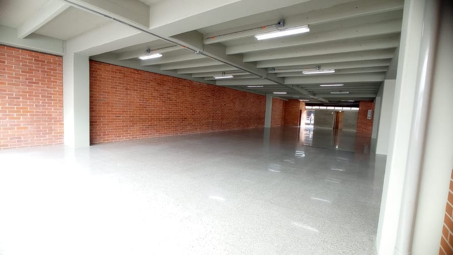 Local en arriendo en Santa Fe, Medellín, 277 m² · foto 2 de 5