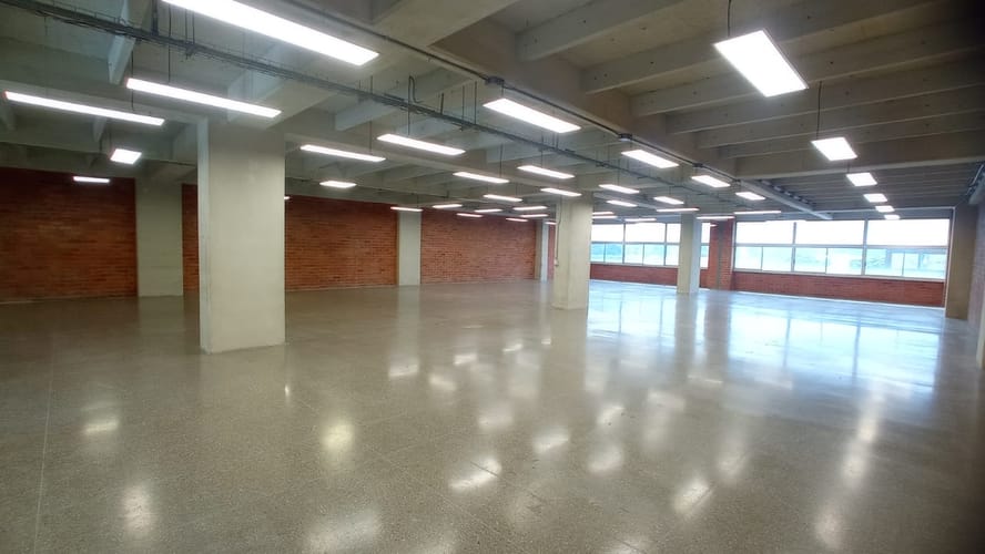 Oficina en arriendo en Campo Amor, Medellín, 462 m² · foto 6 de 8