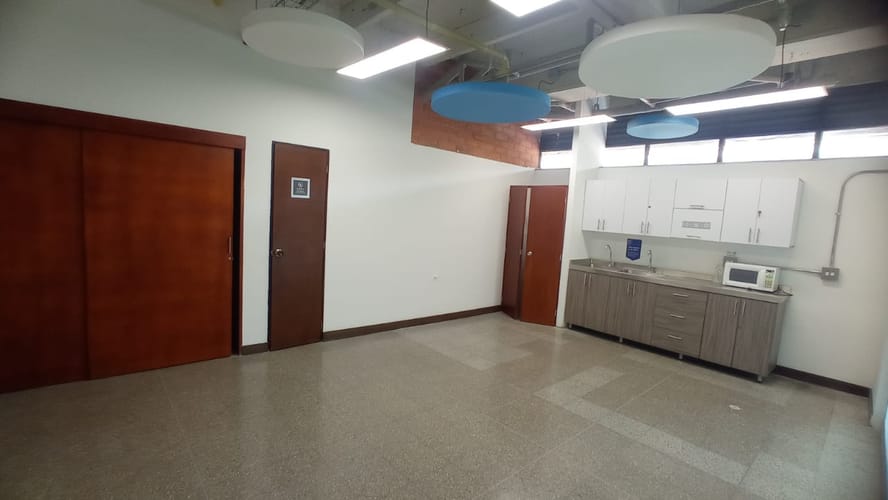 Oficina en arriendo en Campo Amor, Medellín, 462 m² · foto 7 de 8