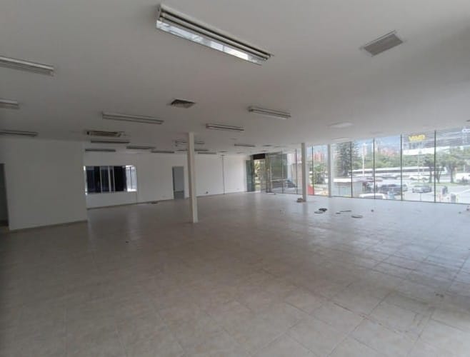 Local en arriendo en Las Vegas, Envigado, 395 m² · foto 2 de 5