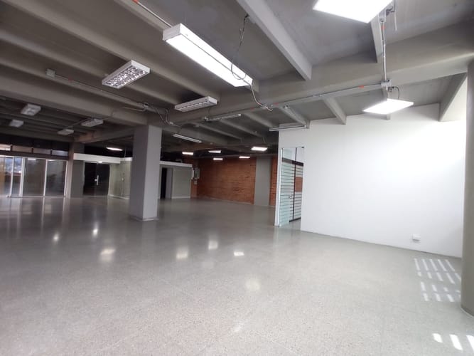 Local en arriendo en Campo Amor, Medellín, 198 m² · foto 2 de 4