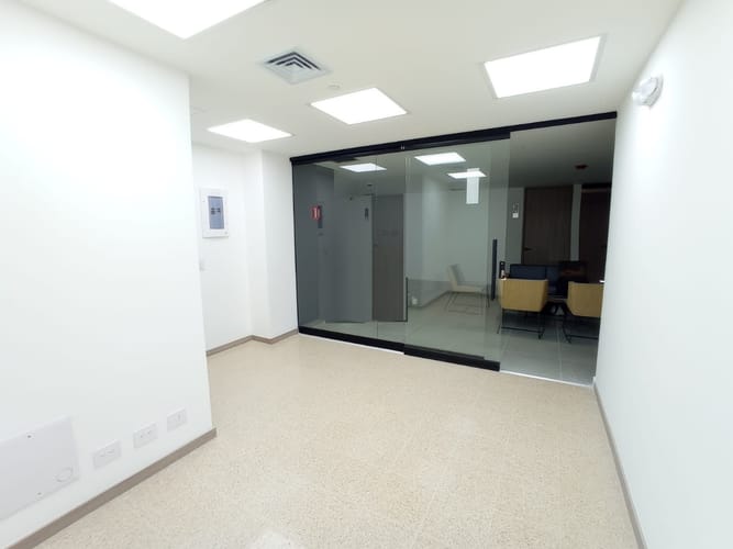 Consultorio en arriendo en San Diego, Medellín, 33 m² · foto 2 de 10