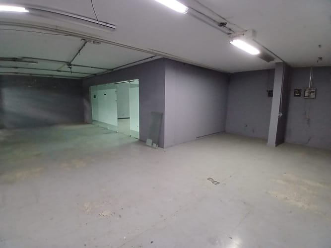 Bodega en arriendo en Laureles, Medellín, 300 m² · foto 3 de 9