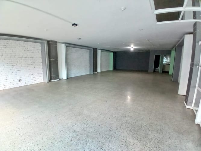 Bodega en arriendo en Laureles, Medellín, 300 m² · foto 7 de 9