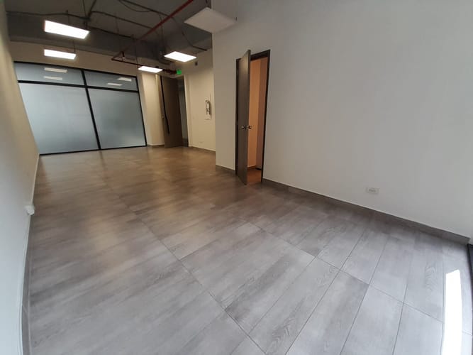 Oficina en arriendo en Altos Del Poblado, Medellín, 36 m² · foto 2 de 12