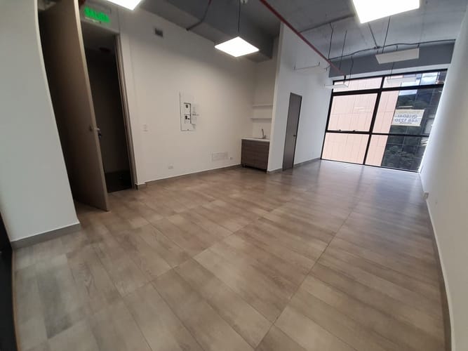 Oficina en arriendo en Altos Del Poblado, Medellín, 36 m² · foto 3 de 12