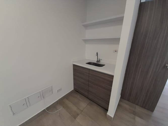 Oficina en arriendo en Altos Del Poblado, Medellín, 36 m² · foto 7 de 12