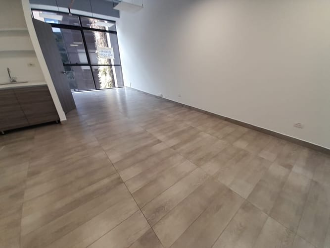 Oficina en arriendo en Altos Del Poblado, Medellín, 36 m² · foto 8 de 12