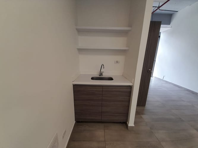 Oficina en arriendo en Altos Del Poblado, Medellín, 36 m² · foto 9 de 12