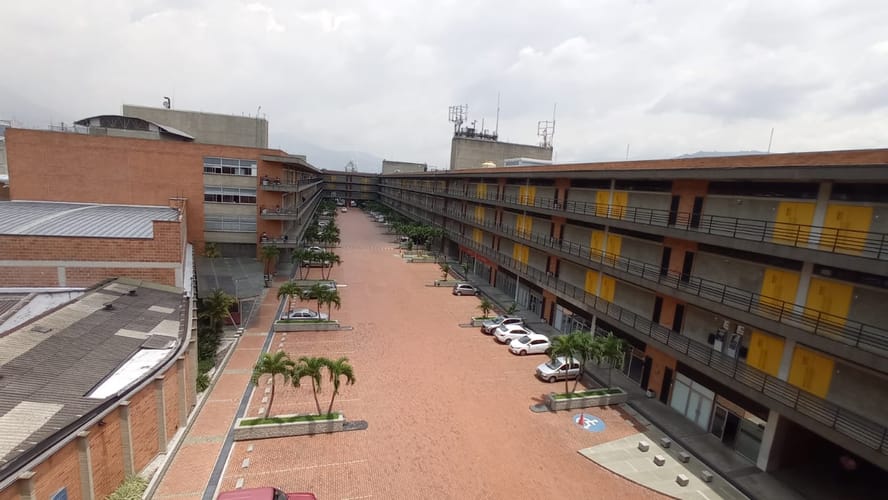 Oficina en arriendo en Campo Amor, Medellín, 199 m² · foto 2 de 5