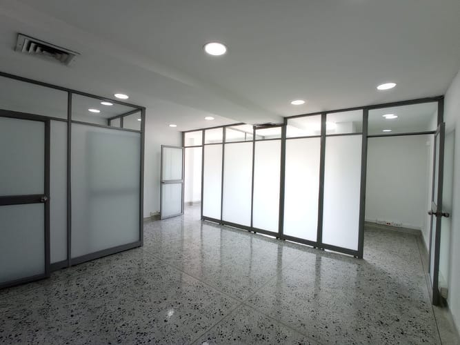 Oficina en arriendo en Santa María De Los Ángeles, Medellín, 51 m² · foto 2 de 5