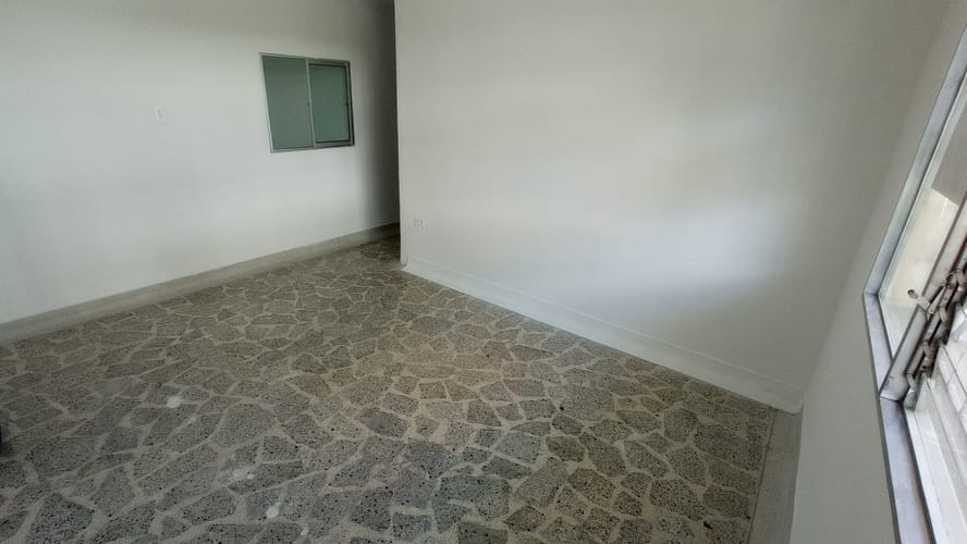 Local en arriendo en Las Acacias, Medellín, 325 m² · foto 4 de 18