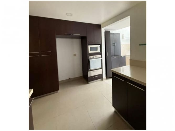 Apartamento de 3 alcobas en venta en Loma Del Esmeraldal, Envigado, 218 m² · foto 13 de 22