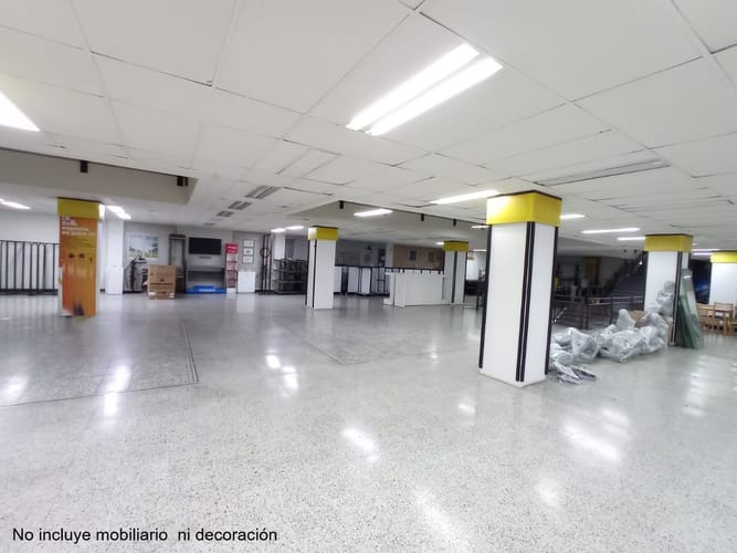 Local en arriendo en Centro, Itagüí, 610 m² · foto 2 de 4