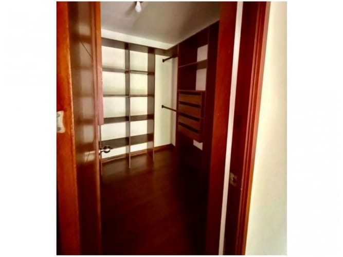 Apartamento de 3 alcobas en venta en Loma Del Esmeraldal, Envigado, 218 m² · foto 18 de 22