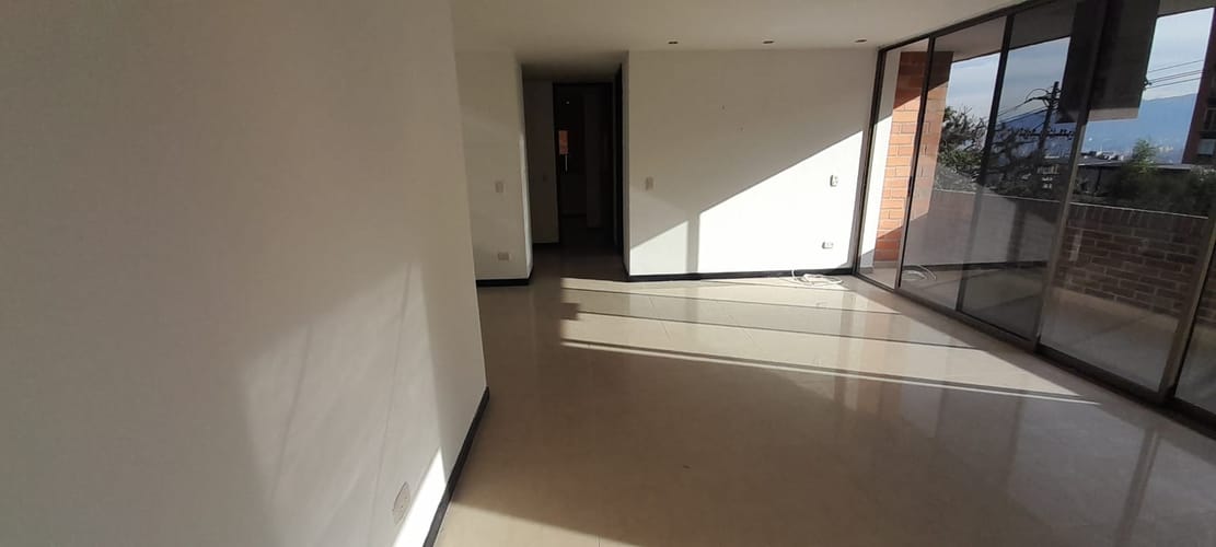 Apartamento de 3 alcobas en arriendo en Vía Las Palmas, Medellín, 160 m² · foto 2 de 11