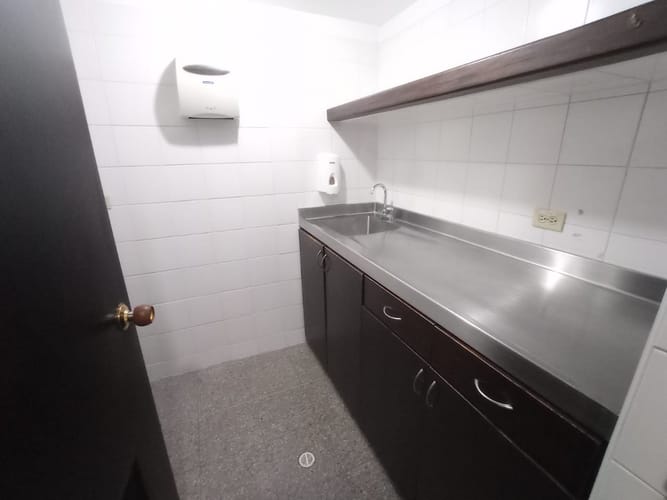 Local en arriendo en Campo Amor, Medellín, 193 m² · foto 2 de 5